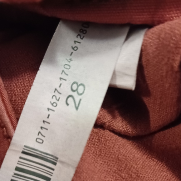 4/$60 Burgundy Curvy Jeggings - Size 28 - Picture 10 of 10